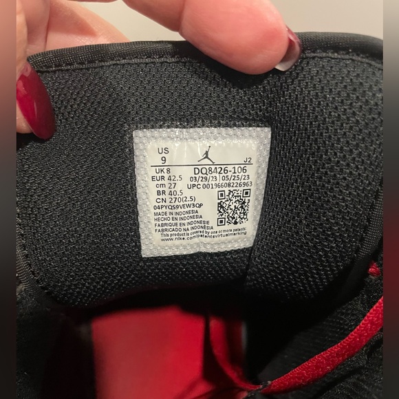 Nike AirJordan 1 Mid Size 9 Red Black White - Picture 7 of 11